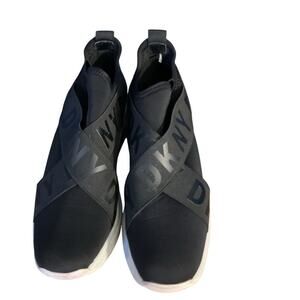 DKNY Platform Black Shoe. Size 8.5